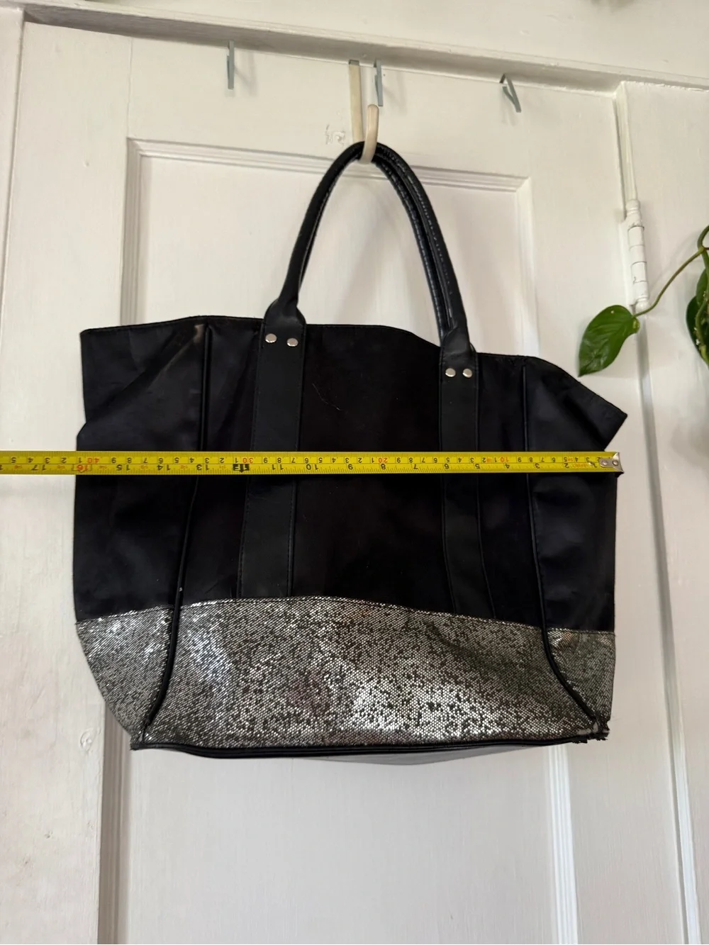 N/A spacious black